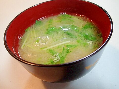 茅乃舎だしで 新玉ねぎと水菜のお味噌汁 レシピ 作り方 By ぷ みぃまま 楽天レシピ 茅乃舎だしで 新玉ねぎと水菜のお味噌汁 レシピ 作り方 By ぷ みぃまま 楽天レシピ